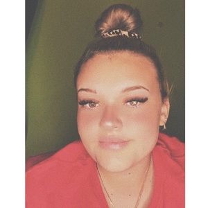 Meet your Posher, Chloe